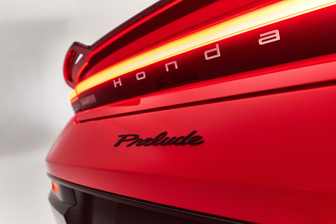de achterkant van de nieuwe honda prelude